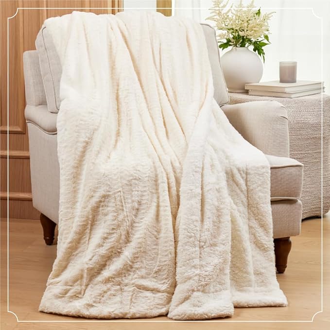 The Connecticut Home Co Throw Blanket for Couch, Soft Fluffy Room Decor, Cozy Warm Throws for Bed, Couches, Gifts for Women, Bedroom Cute Aesthetic Blankets Faux Fur and Sherpa,65x50, Black