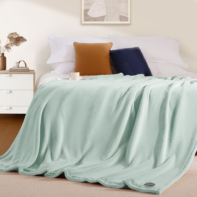 BEAUTEX Fleece Blanket King Size Super Soft Flannel Throw Blanket Lightweight Fuzzy Plush Blanket for Couch Sofa or Bed All Seasons (Mint, 108" x 90")