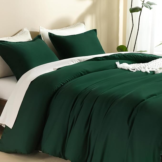 Litanika Oversized King Comforters Emerald Green Super King Plus Size, 3 Pieces Lightweight Solid Bedding Comforter Set, All Season Fluffy Bed Set (128x120In Comforter & 2 Pillowcases)