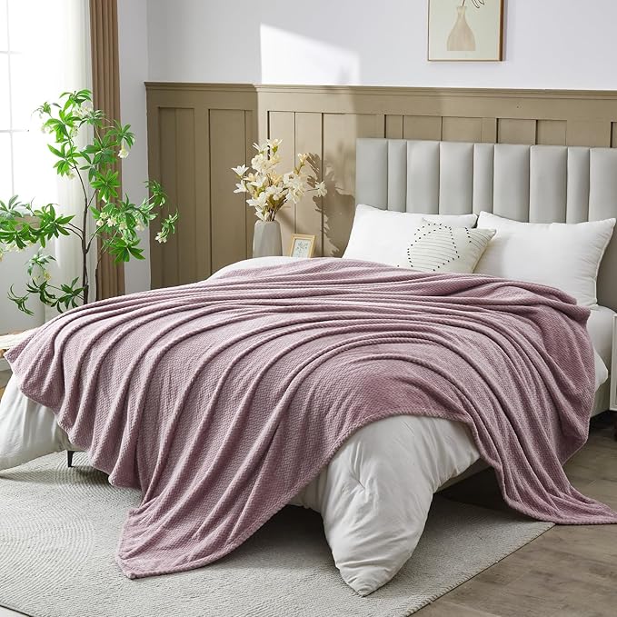 NEWCOSPLAY Super Soft King Blanket Light Purple Premium Silky Flannel Fleece Leaves Pattern Lightweight Bed Blanket All Season Use (Light Purple, King(90"x110"))