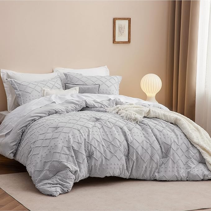 Bedsure Queen Comforter Set - Light Grey Comforter, Boho Tufted Shabby Chic Bedding for Kids, 3 Pieces Vintage Farmhouse Bed Set for All Seasons, Fluffy Soft Bedding with 2 Pillow Shams