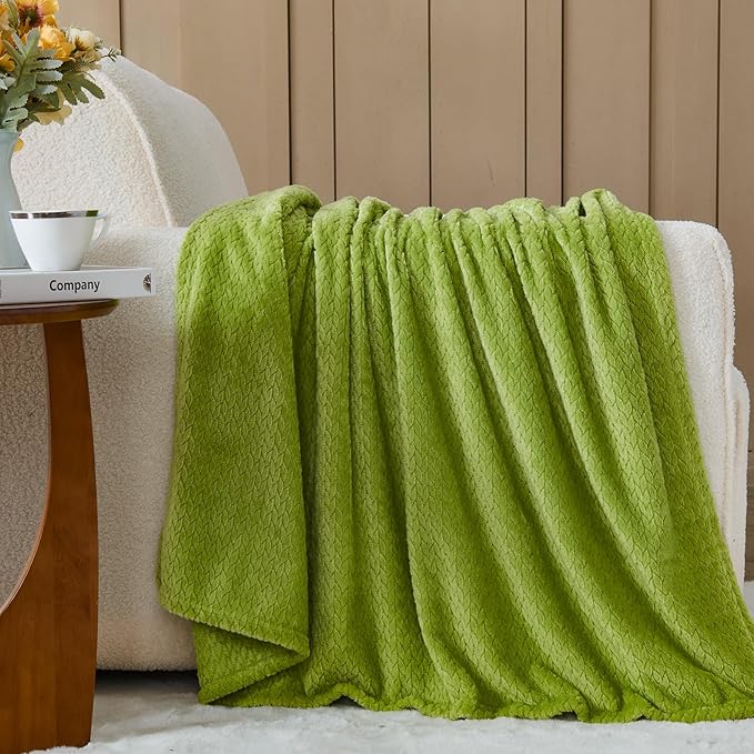 NEWCOSPLAY Super Soft King Blanket Green Premium Silky Flannel Fleece Leaves Pattern Lightweight Bed Blanket All Season Use (Green, King(90"x110"))