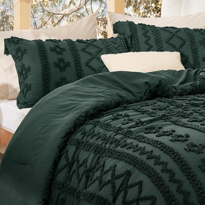 Bedsure Tufted Boho Comforter Set King Size - Emerald Green Boho Bed Set, GentleSoft™ 3 Pieces Farmhouse Shabby Chic Embroidery Bedding, Gifts for Woman, Soft Jacquard King Comforter for All Seasons
