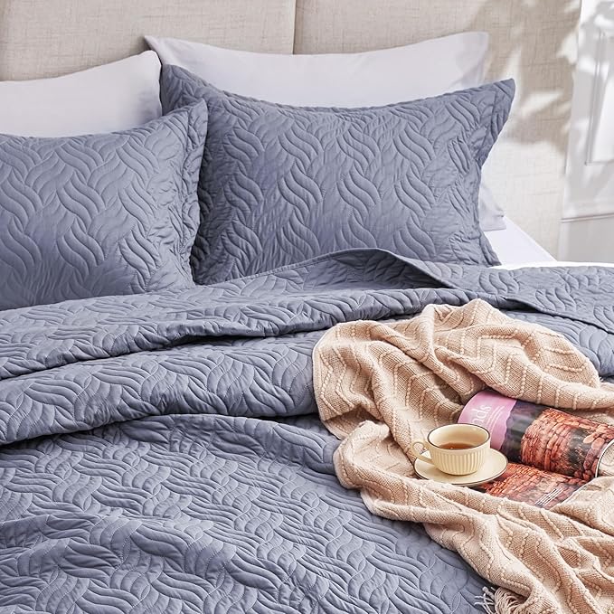 Love's cabin King Size Quilt Bedding Set Bluish Grey Bedspreads - Bed Summer Lightweight Bedspread Comforter - Wave Pattern Bedding Coverlet for All Season - 3 Pieces (1 Quilt, 2 Pillow Shams)