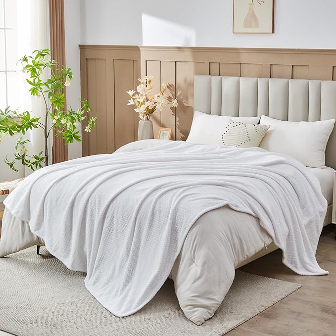 NEWCOSPLAY Super Soft Queen Blanket White Premium Silky Flannel Fleece Leaves Pattern Lightweight Bed Blanket All Season Use (White, Queen(90"x90"))