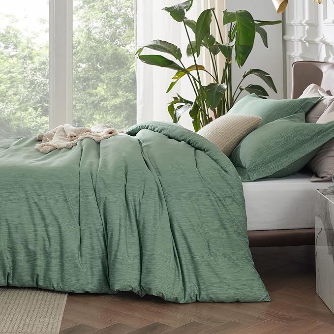 Bedsure Queen Comforter Set - Green Soft Bedding for All Seasons, Cationic Dyed Bed Set, 3 Pieces, 1 Queen Size Comforter (90"x90") and 2 Pillow Shams (20"x26"+2")