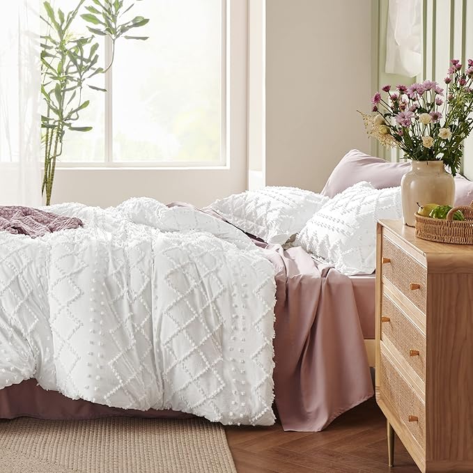 Bedsure King Comforter Set - White Comforter, Boho Tufted Shabby Chic Bedding for Kids, 3 Pieces Vintage Farmhouse Bed Set for All Seasons, Fluffy Soft Bedding with 2 Pillow Shams