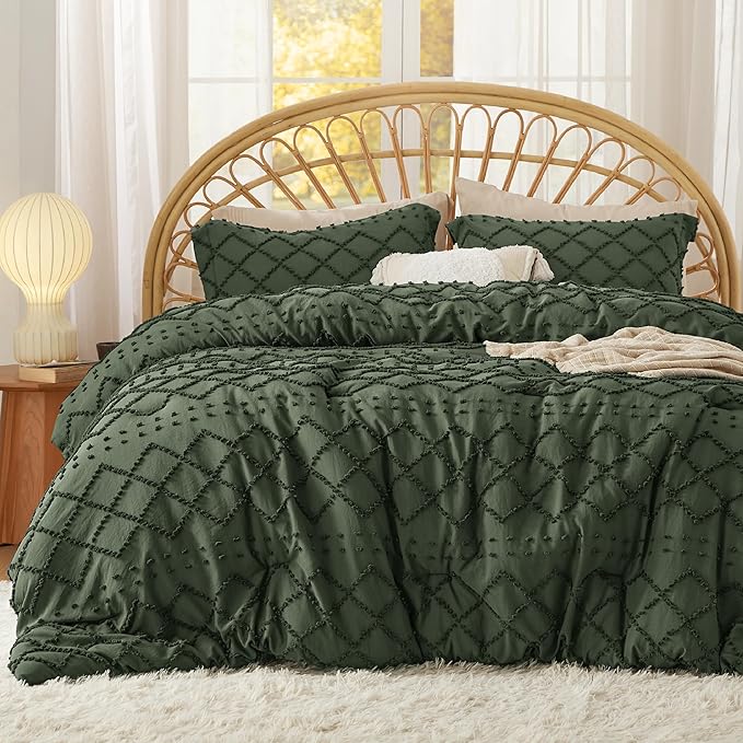 Bedsure California King Comforter Set - Olive Green Comforter, Boho Tufted Shabby Chic Bedding for Kids, 3 Pieces Vintage Farmhouse Bed Set for All Seasons, Fluffy Soft Bedding with 2 Pillow Shams