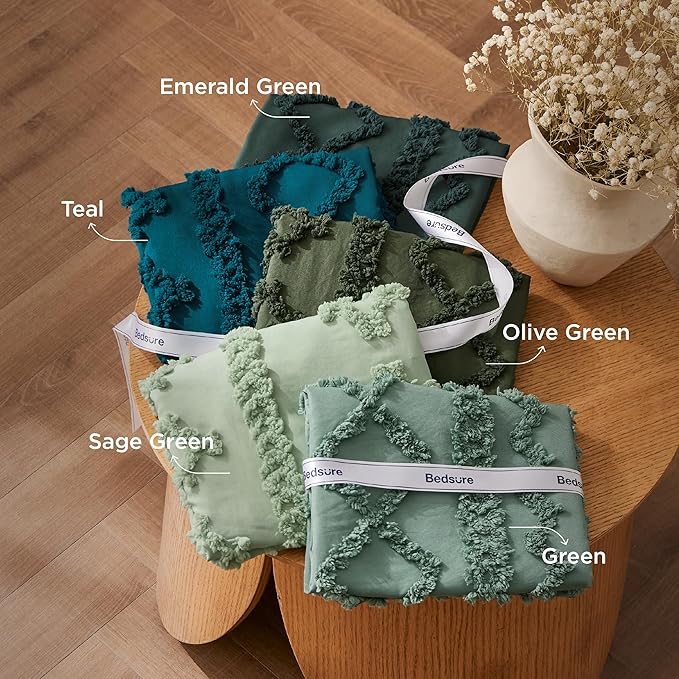 Bedsure Tufted Boho Comforter Set King Size - Emerald Green Boho Bed Set, GentleSoft™ 3 Pieces Farmhouse Shabby Chic Embroidery Bedding, Gifts for Woman, Soft Jacquard King Comforter for All Seasons