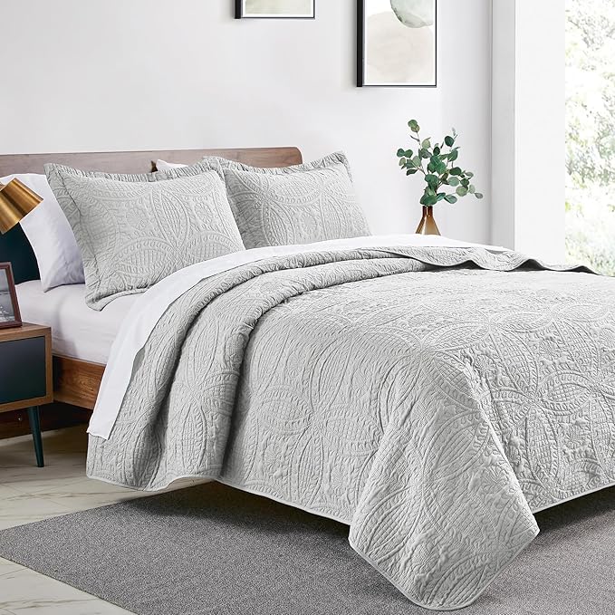 Love's cabin King Size Quilt Bedding Set Light Grey Bedspreads - Bed Summer Lightweight Bedspread Comforter - Coin Pattern Bedding Coverlet for All Season - 3 Pieces (1 Quilt, 2 Pillow Shams)