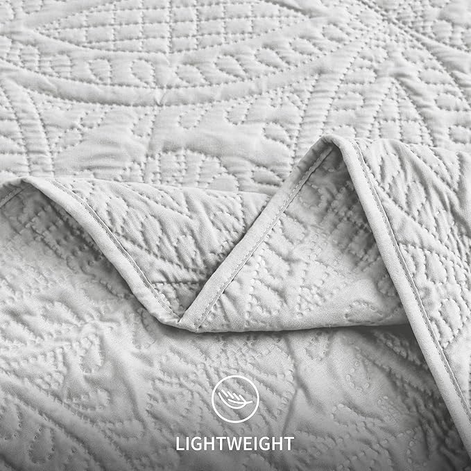 Love's cabin King Size Quilt Bedding Set Light Grey Bedspreads - Bed Summer Lightweight Bedspread Comforter - Coin Pattern Bedding Coverlet for All Season - 3 Pieces (1 Quilt, 2 Pillow Shams)